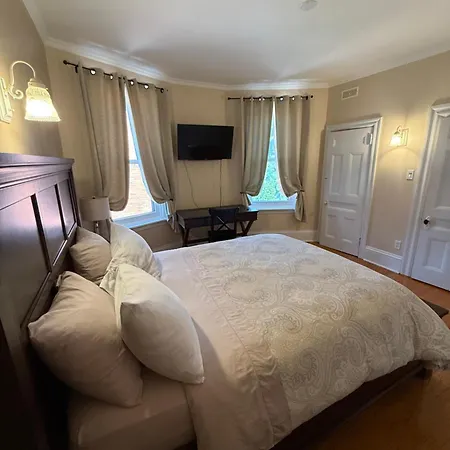 The Century House Bed And Breakfast Ottawa-3